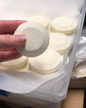 Load image into Gallery viewer, Shower Steamers - Oily BlendsShower Steamers